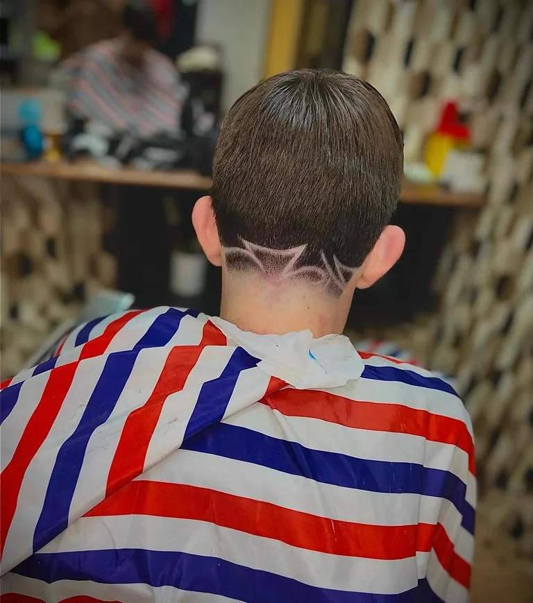Diseño en la nuca realizado en Pujols Barbershop